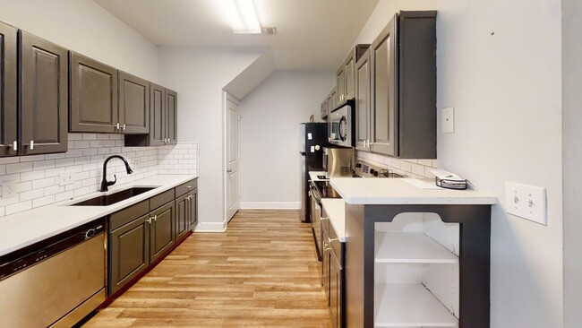 Building Photo - Madison Park Townhome