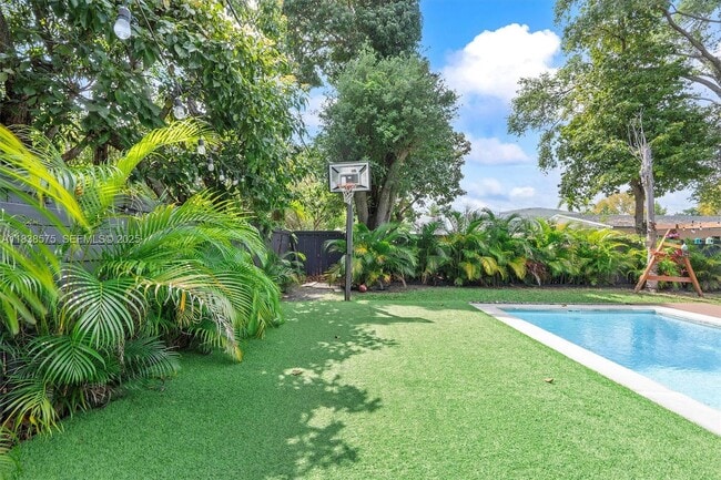 Building Photo - 266 NE 117th St