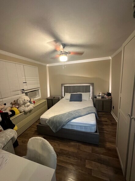 Primary Photo - 16 Venetian Promenade