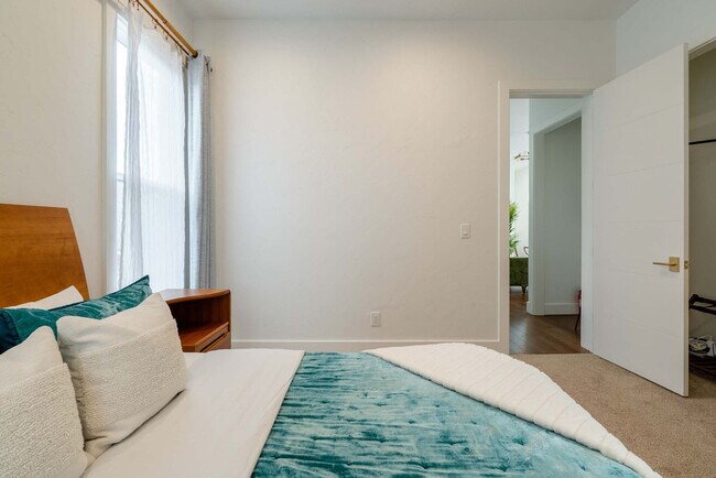 Building Photo - 1425 SE 41st Ave