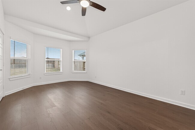 Building Photo - 32415 Sunbeam Dr