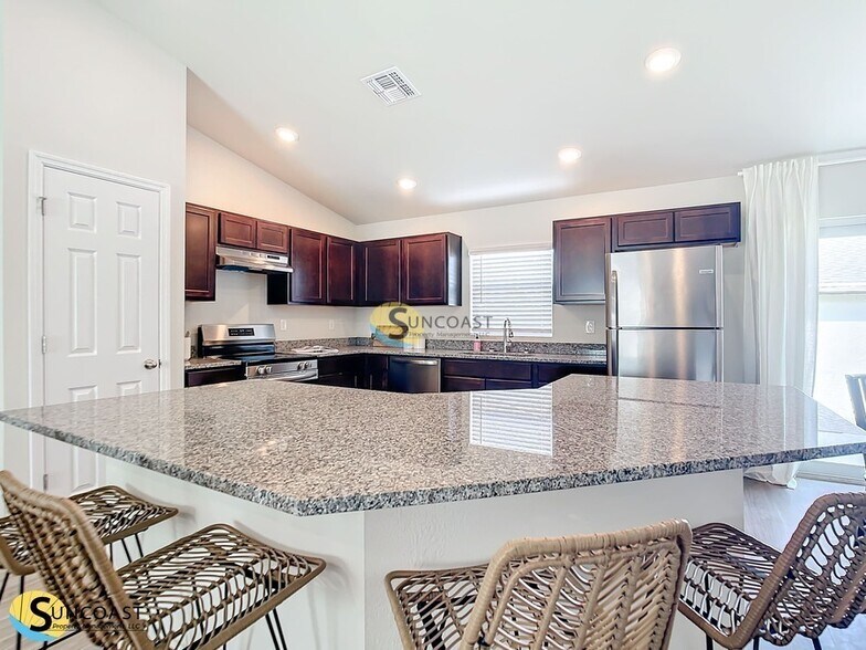 Building Photo - 11 Roxton Ln