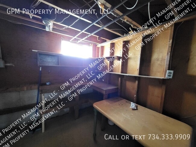 Building Photo - 832 Hudson St