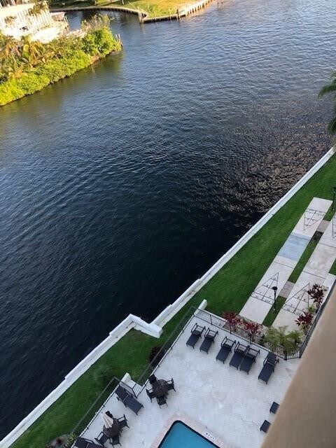 Building Photo - 1609 N Riverside Dr