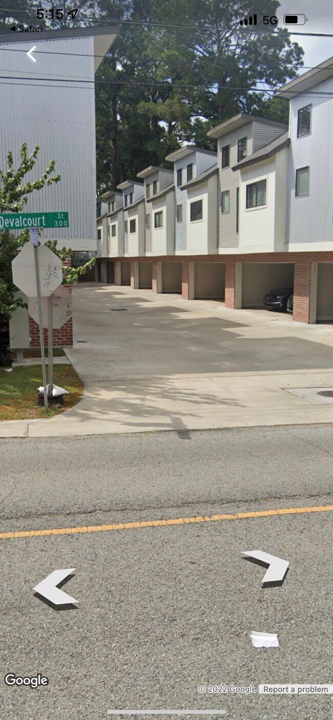 Building Photo - 311 Devalcourt St