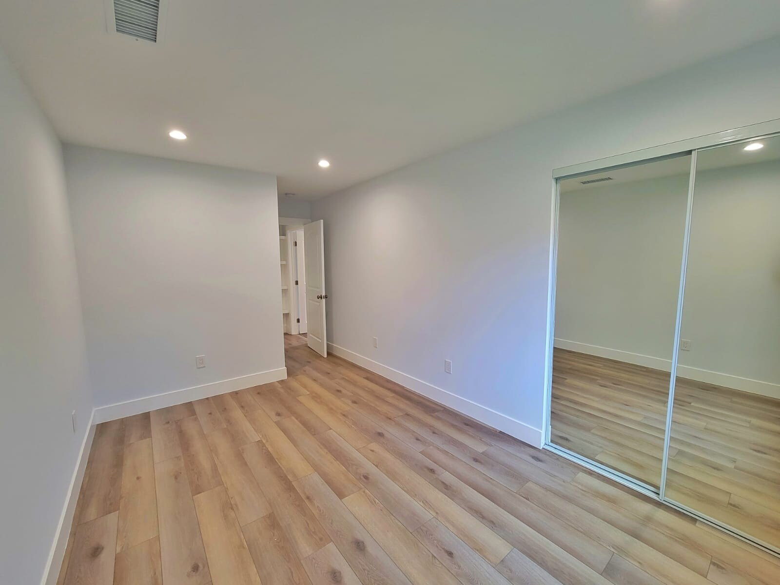 Building Photo - 6842 Yolanda Ave