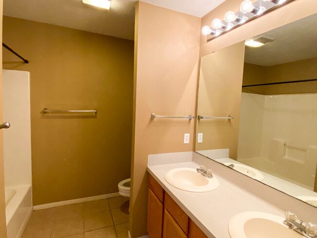 Building Photo - 2410 Brittain Ct