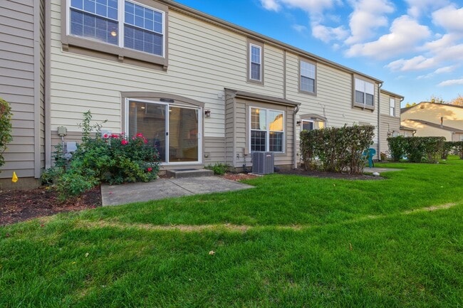 Building Photo - 1297 Woodlake Dr