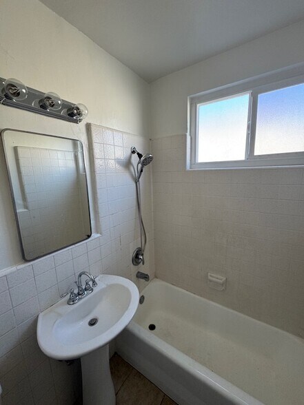 Building Photo - 25 Bennett Ave