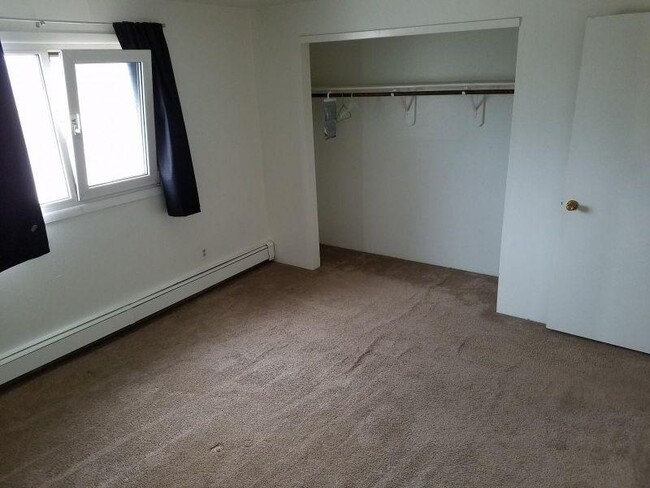 Building Photo - 2213 Lathrop St