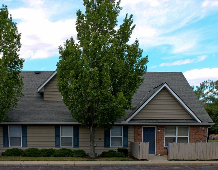 Findlay Village Square Apartments 742 Longmeadow Ln Findlay OH 45840