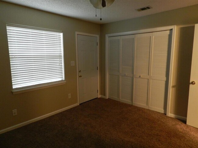 Building Photo - 2388 Parrot Ln