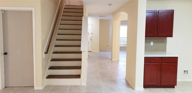 Building Photo - 28907 Fox Run Boulevard