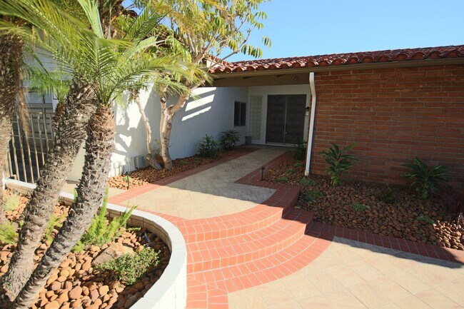 Building Photo - Amazing La Jolla North PB home with panoramic views of the ocean, bay and downtown