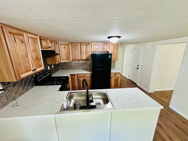 Building Photo - NEW RENTAL LISTING