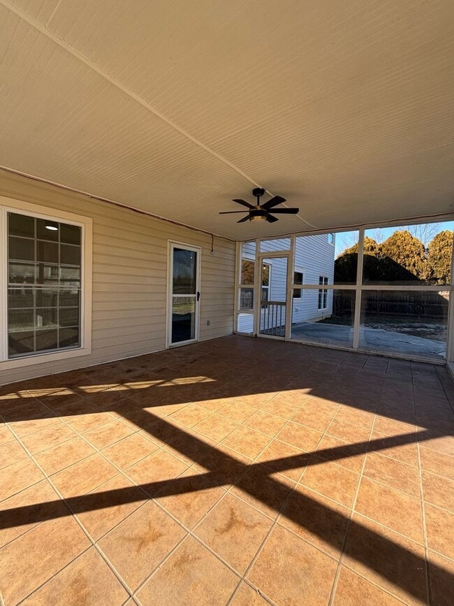 Building Photo - 4 bed | 2.5 bath | 2,630 sq ft