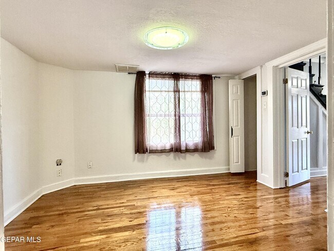 Building Photo - 611 New York Ave