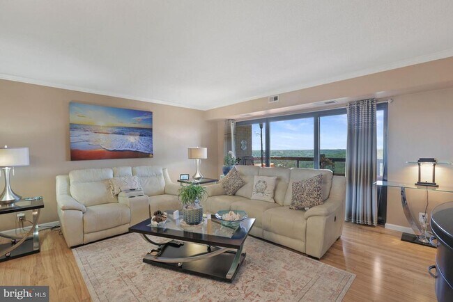 Building Photo - 307 Yoakum Pkwy