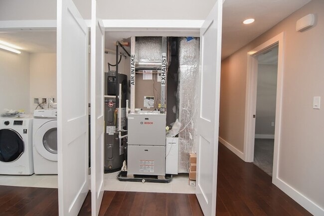 Building Photo - 27 Fenway Dr