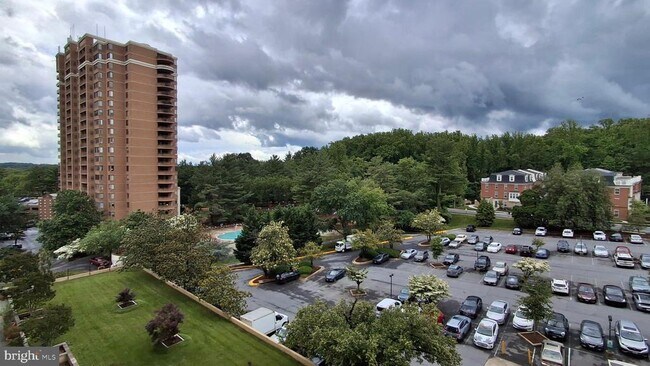 Building Photo - 10201 Grosvenor Pl