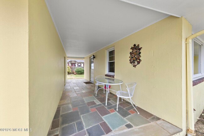 Building Photo - 14 Swan Ave