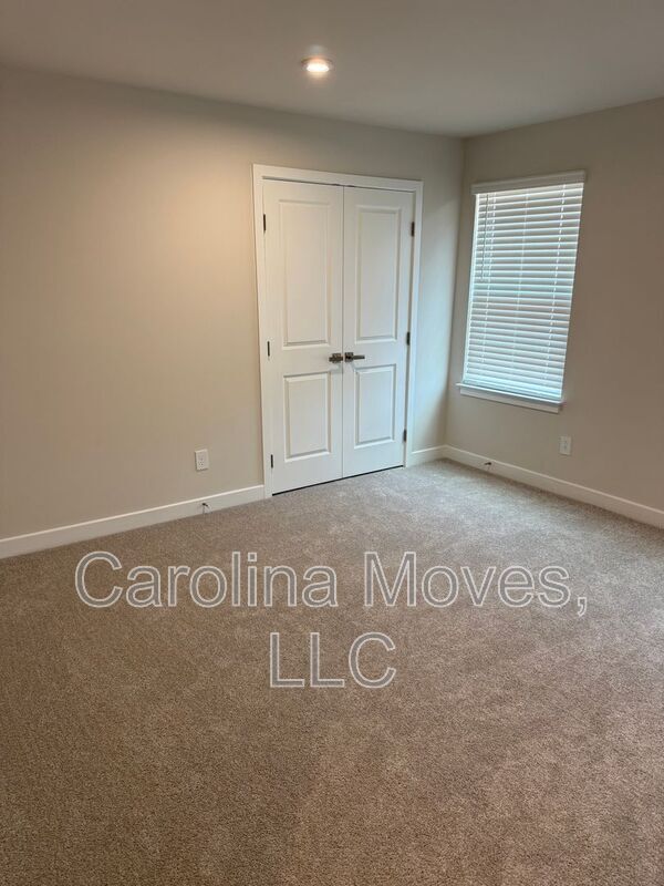 Building Photo - 7071 Glass Ct