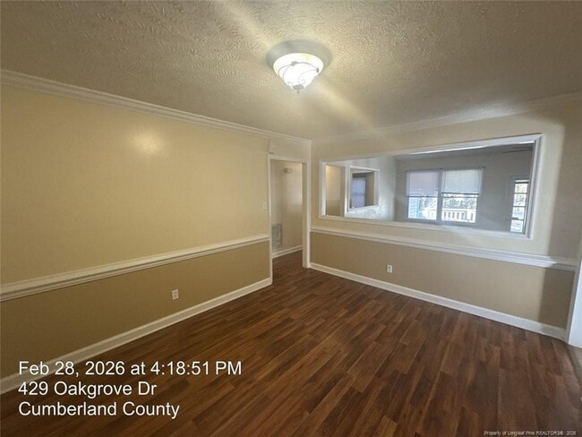 Building Photo - 429 Oakgrove Dr