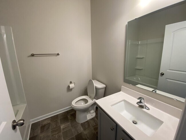 Building Photo - 6015 Weddington Pointe Dr