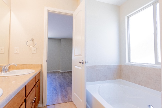 Building Photo - 2414 Reed Grass Way