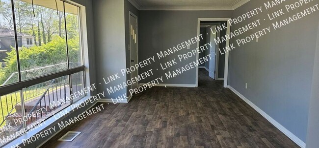 Building Photo - Fresh Painted 3 BR 1.5 BA in Red Bank for ...