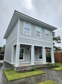 Building Photo - Gulf Shores 2/2.5 cottage available now