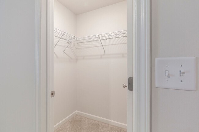 Building Photo - Gorgeous 4/3 w/ 2-Car Garage in New Hawthorne Station Subdivision in College Park!