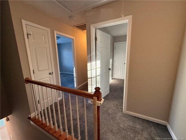 Building Photo - 2402 Larwood Dr