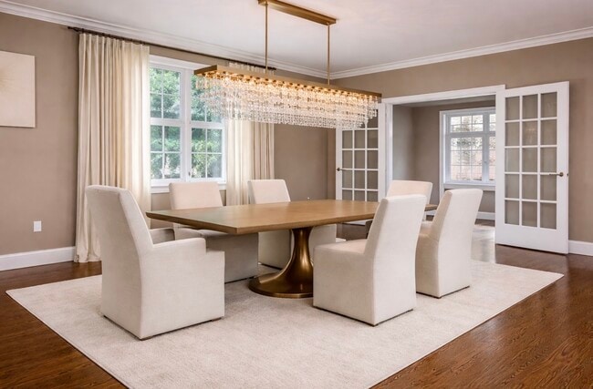 Building Photo - 423 English Pl