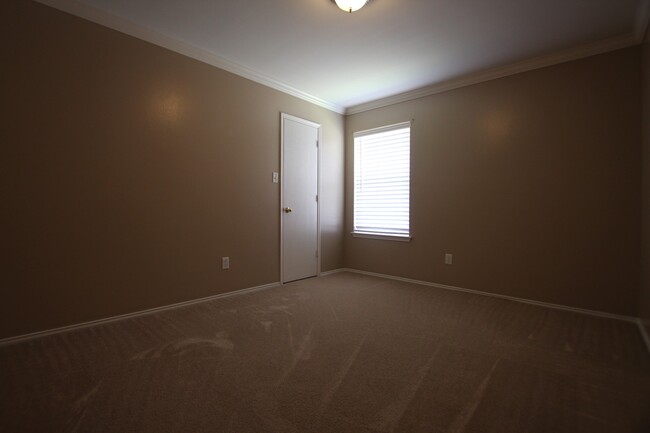 Building Photo - Charming 3 Bedroom in Flint! Coming Soon!