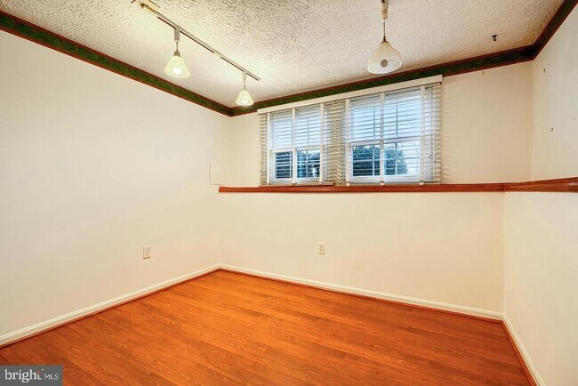 Building Photo - 8908 Goldentree Ln