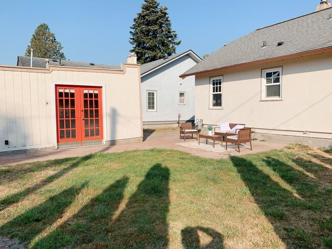 Building Photo - Adorable cottage in the Columbia Neighborhood