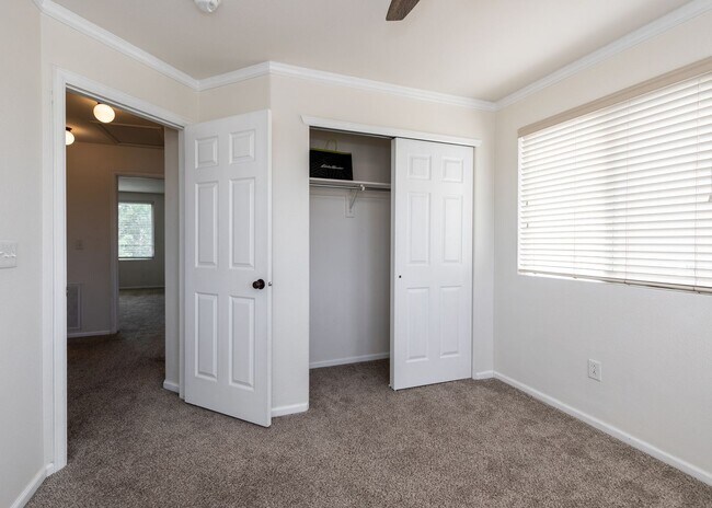 Building Photo - Lovely Home on East Side Near Military bas...