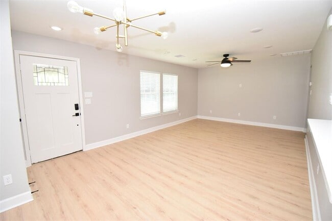 Building Photo - 5430 N Crooked Creek Dr