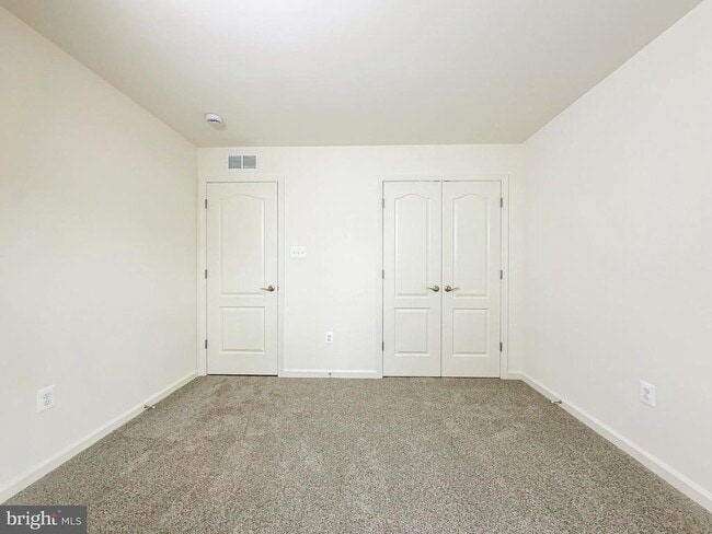 Building Photo - 10001 -B American Pharoah Ln