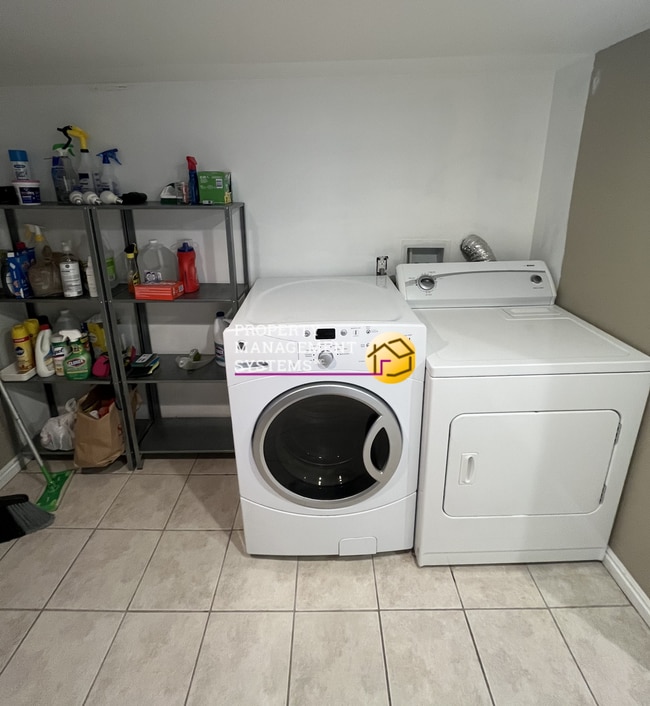 Building Photo - 3 Bedroom Home In Sugarhouse!