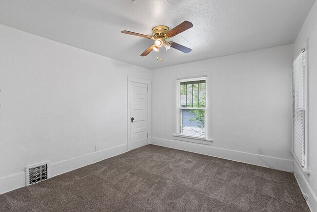 Building Photo - 1615 11th Ave