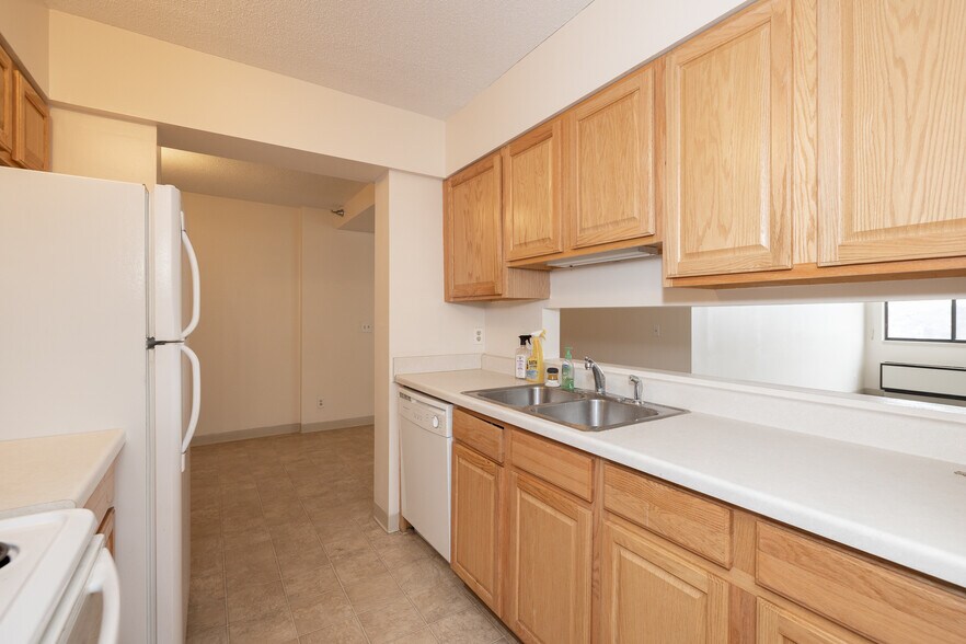 Building Photo - 291 7th St W