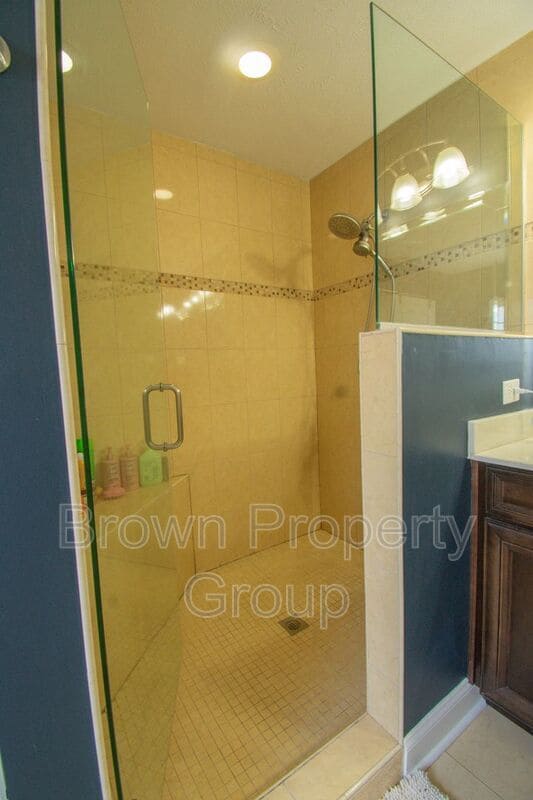 Building Photo - 205 Bethune St