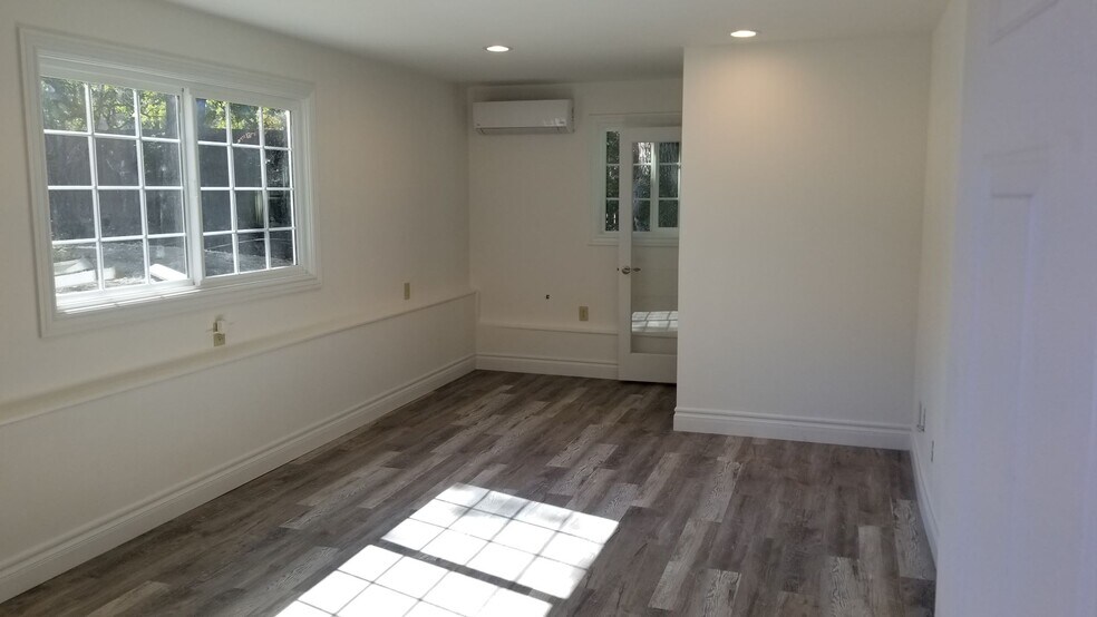 Building Photo - 2117 Stewart Ave
