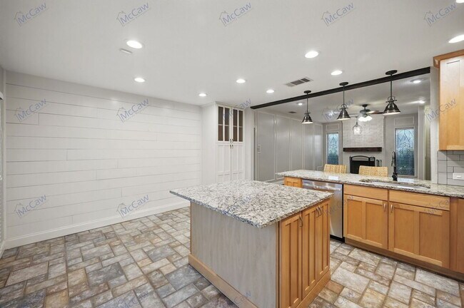 Building Photo - 1510 Raleigh Dr