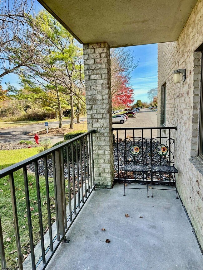 Building Photo - 1108 Dolphin Ave