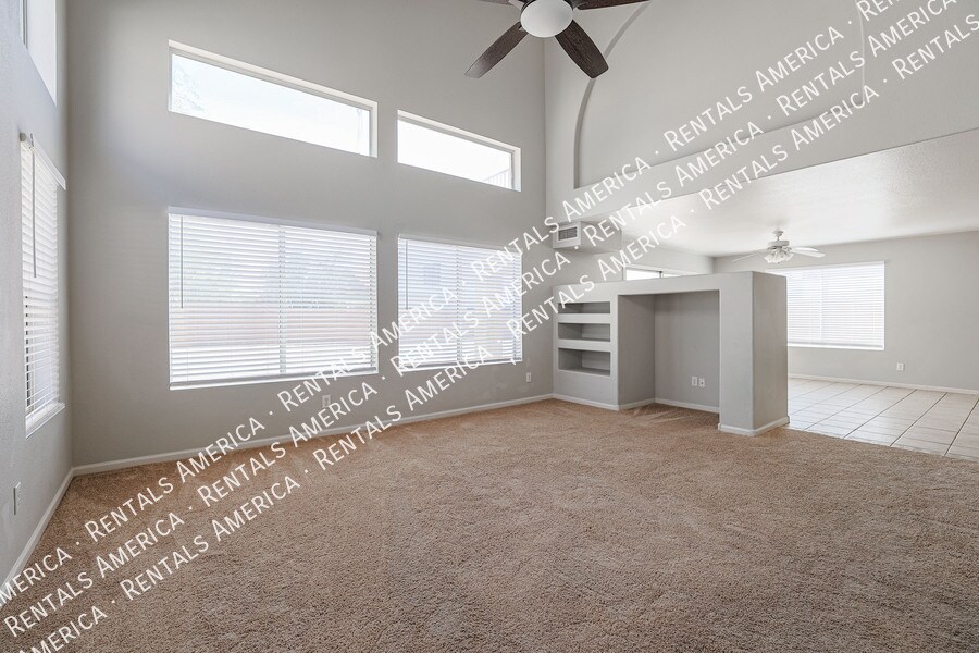 Building Photo - 7441 W Fleetwood Ln