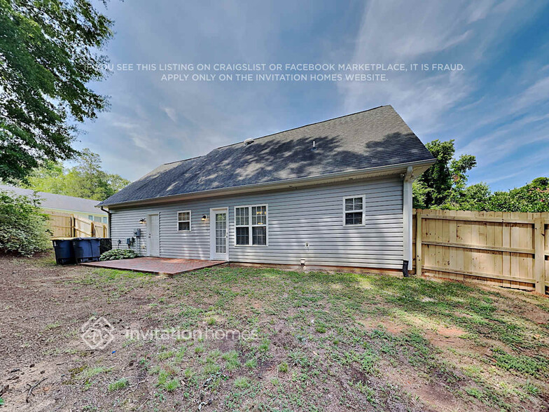 Building Photo - 1303 Oakshade Ave