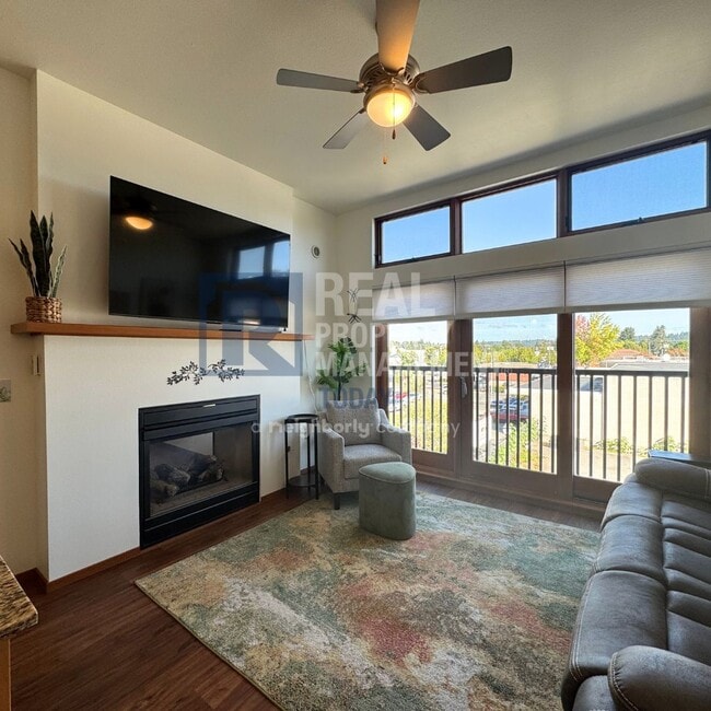 Building Photo - Fully Furnished Pioneer Park Condo!